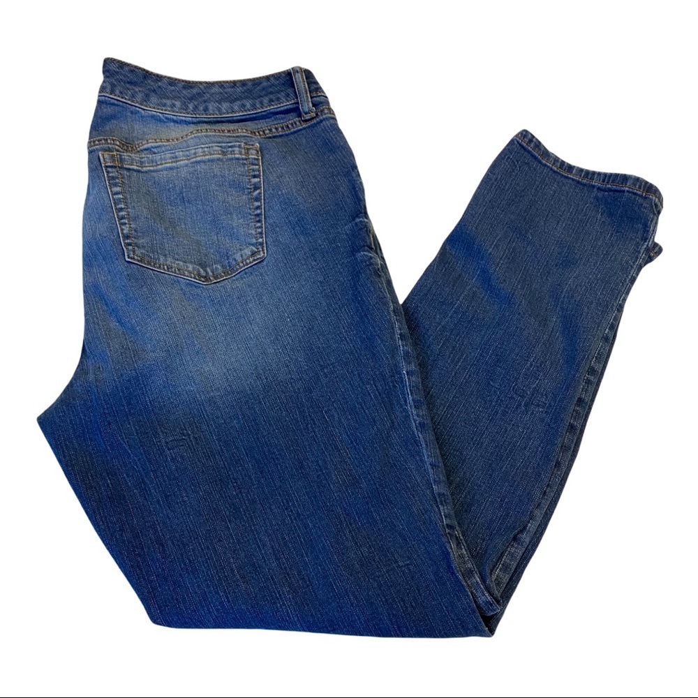 Torrid Distressed Women’s Size 18 98% Cotton 2% Spandex Jeans Cut# 202087